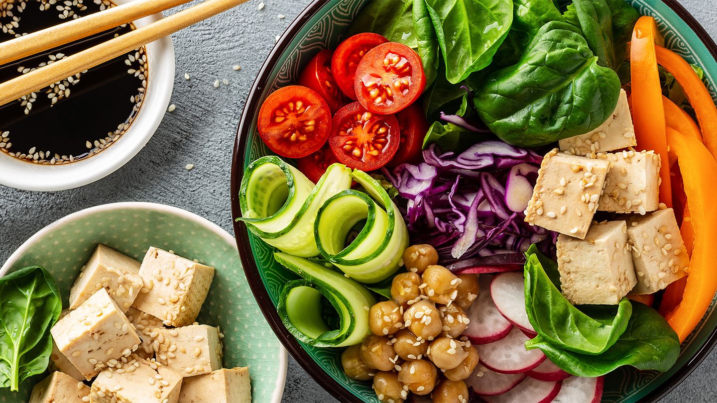 what is a vegan diet benefits food list beginners guide alt 1440x810 1